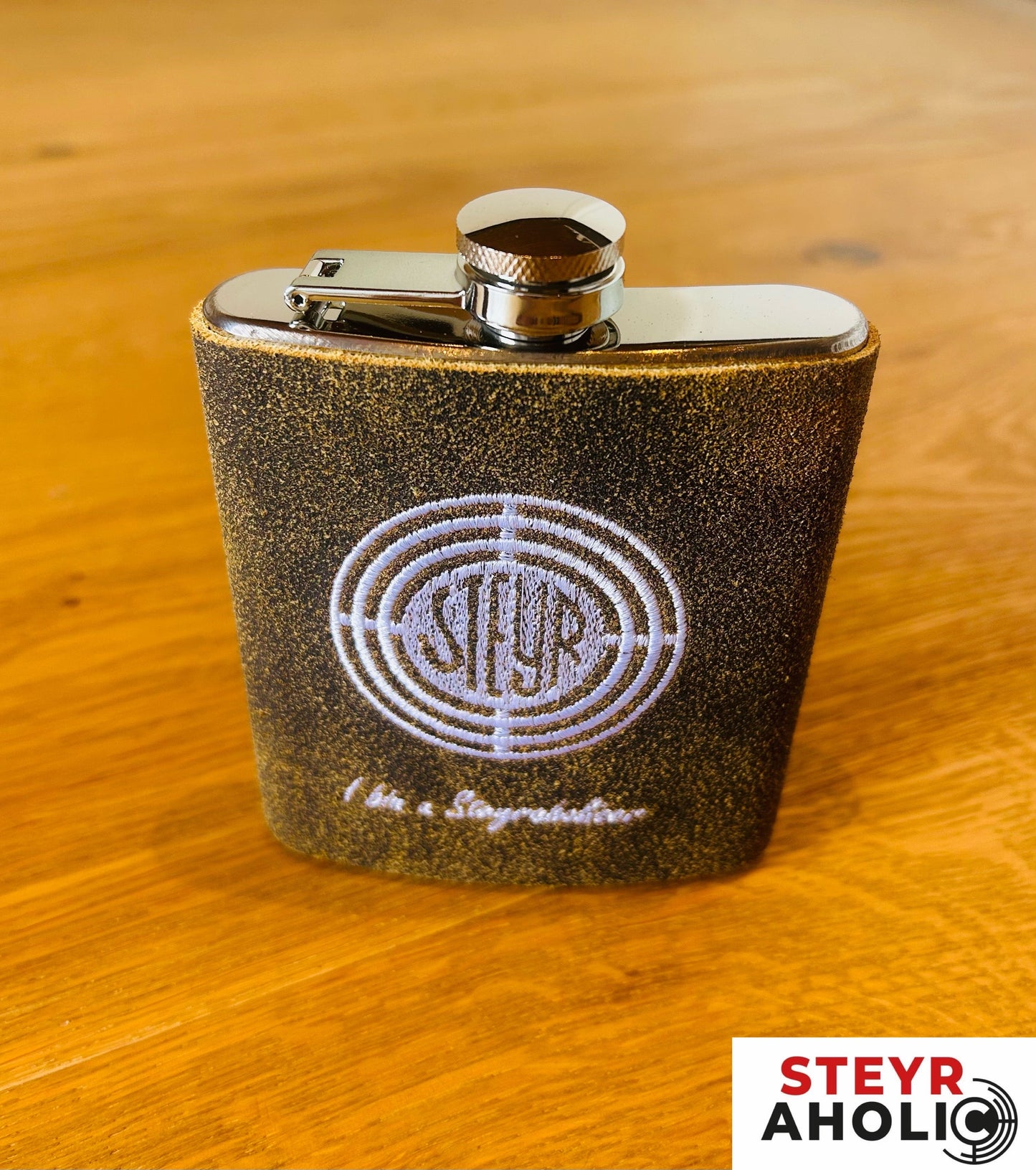 Steyr - 7oz Flachmann "I bin a Steyraholicer" weiß